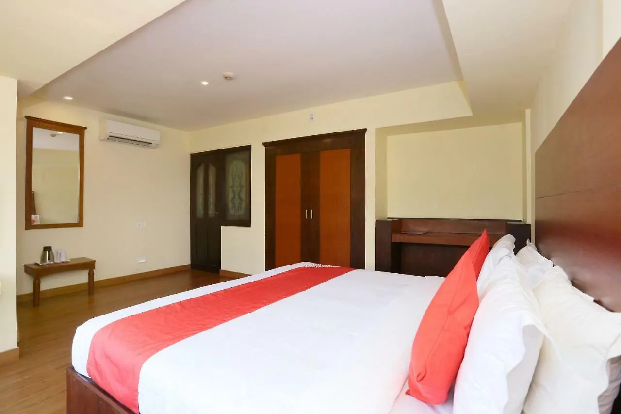 ***  Oyo 30235 Hotel Pearl Residency Thrissur India